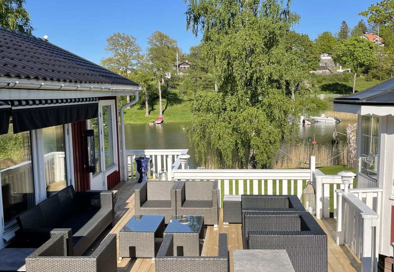 Stuga i Österskär - Med egen badstrand och brygga i Stockholms nära Skärgård