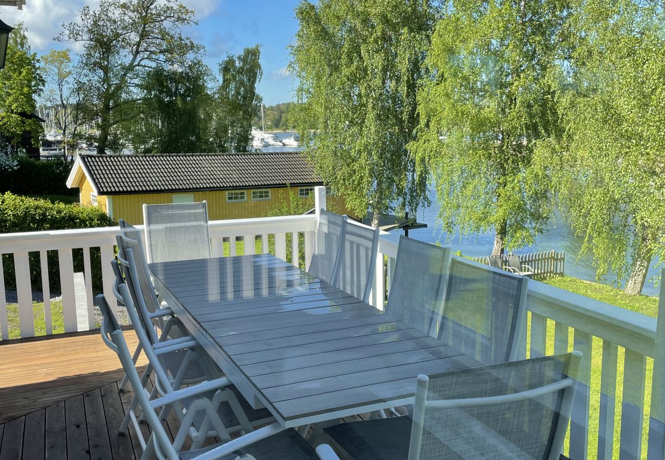 Stuga i Österskär - Med egen badstrand och brygga i Stockholms nära Skärgård