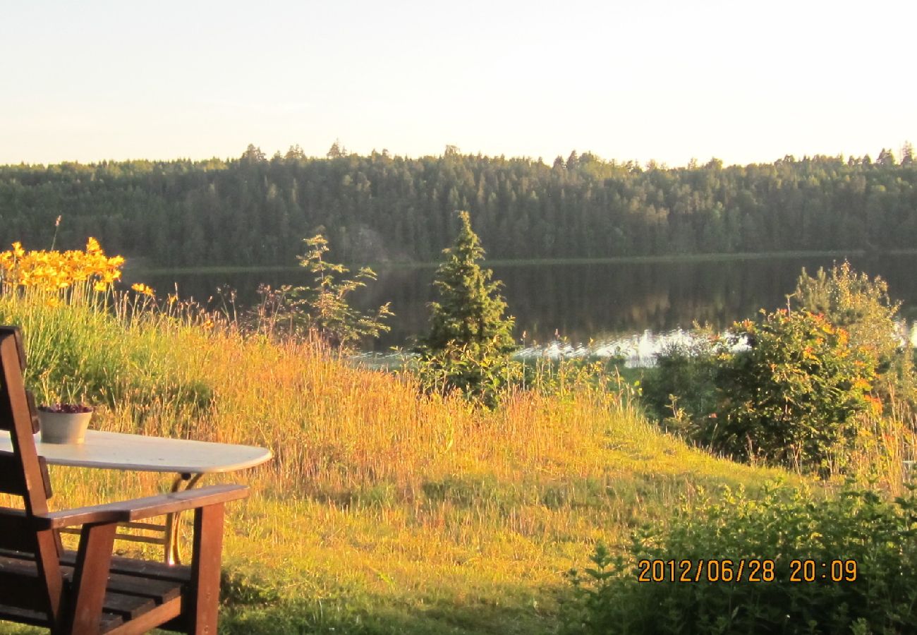 Stuga i Finspång - Stuga med utsikt över sjön Glan