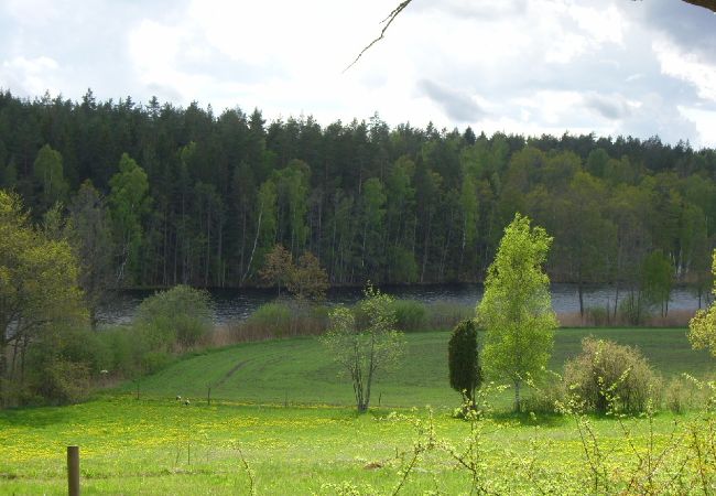 Stuga i Oskarshamn - Rödvit semesterstuga på landsbygden i Småland nära östkusten Stuga i Oskarshamn - Rödvit semesterstuga på landsbygden i Småland nära östkusten