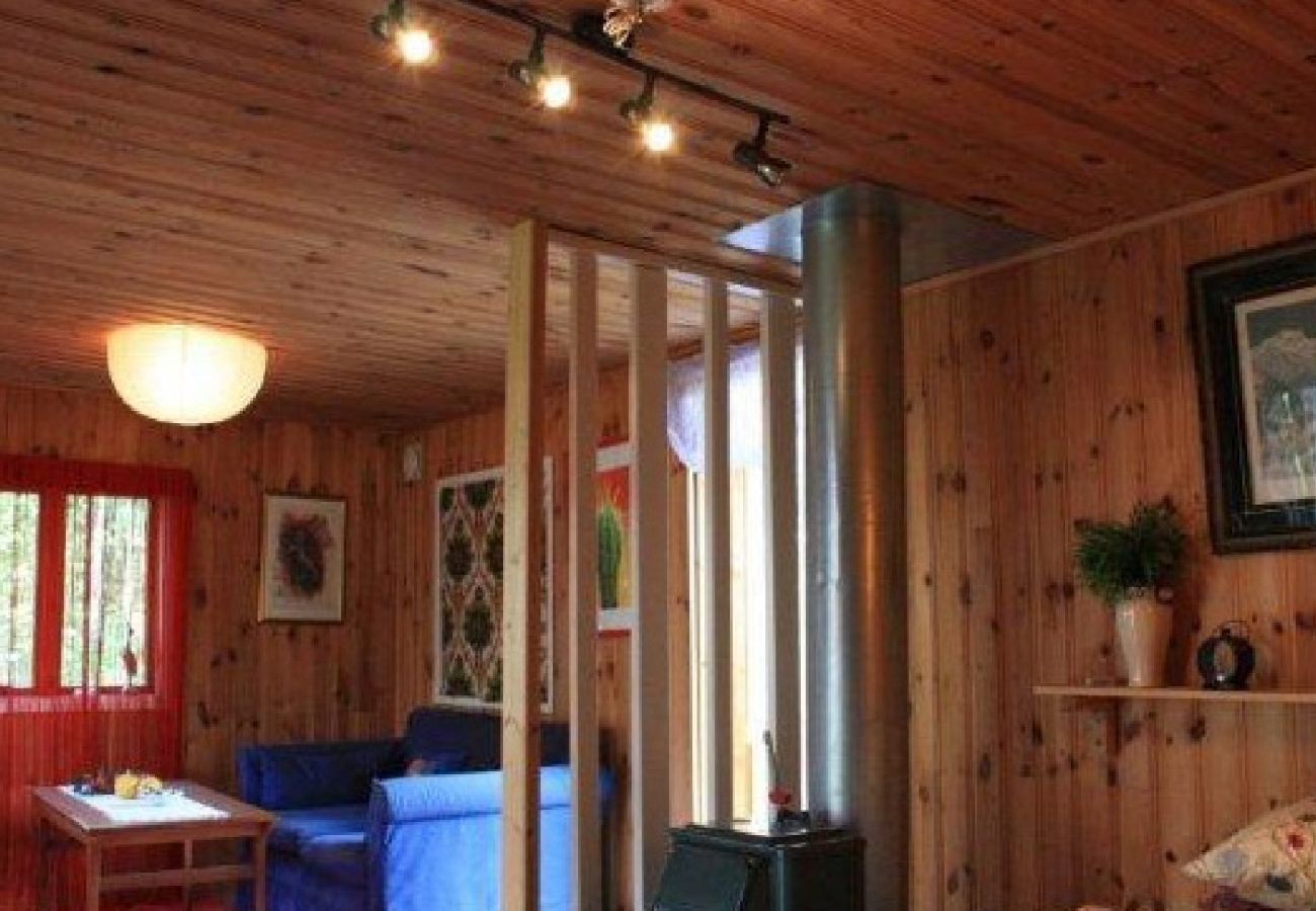 Stuga i Oskarshamn - Rödvit semesterstuga på landsbygden i Småland nära östkusten