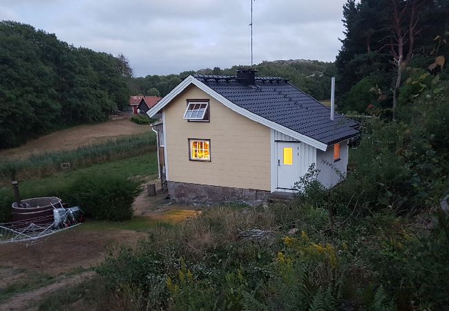Stuga i Nösund - Semesterhus i västkustens skärgård på ön Valön Stuga i Nösund - Semesterhus i västkustens skärgård på ön Valön