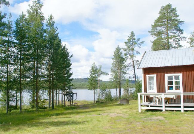 Stuga i Arvidsjaur - Stuga vid sjön i Lappland i avskilt läge