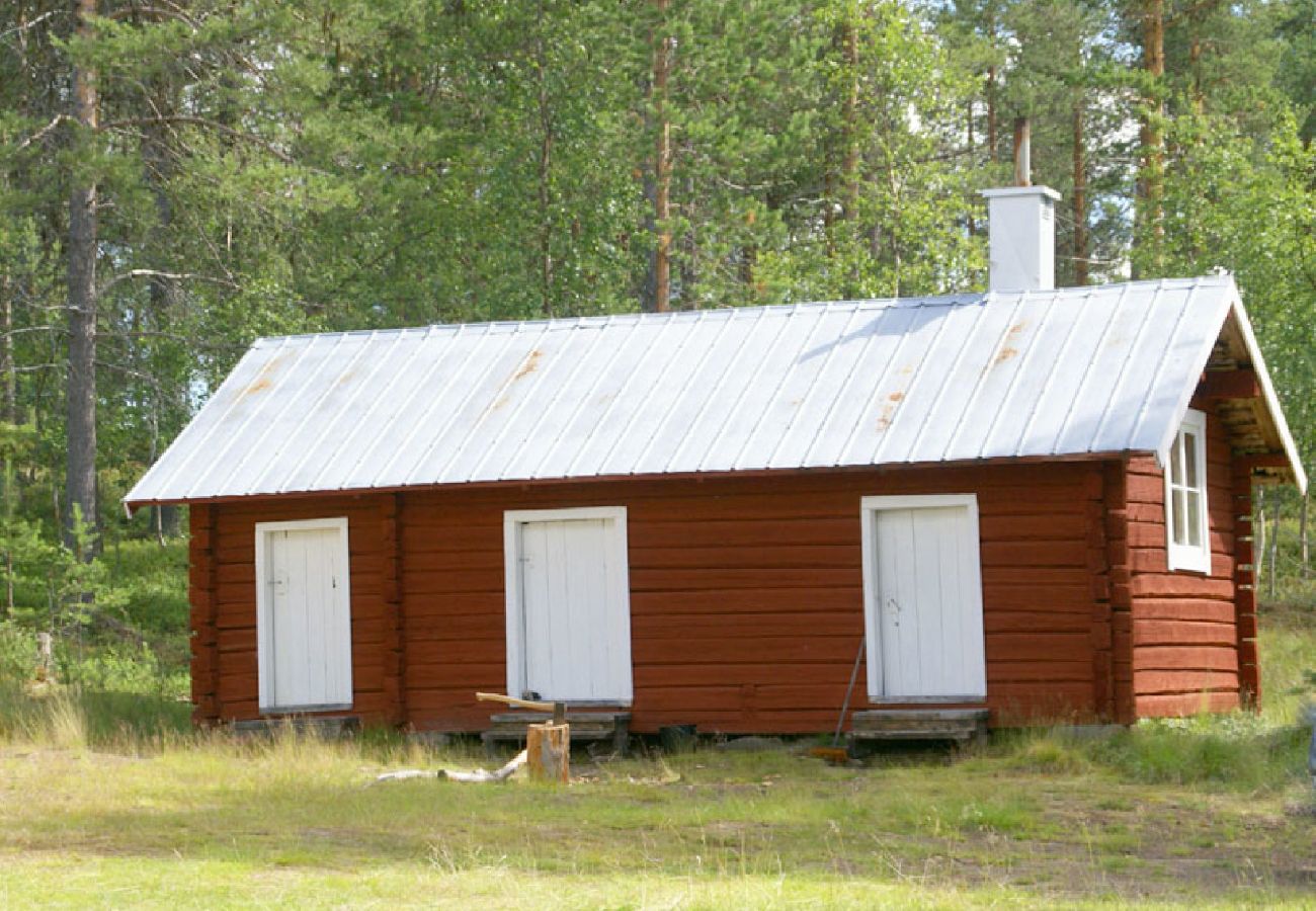 Stuga i Arvidsjaur - Stuga vid sjön i Lappland i avskilt läge