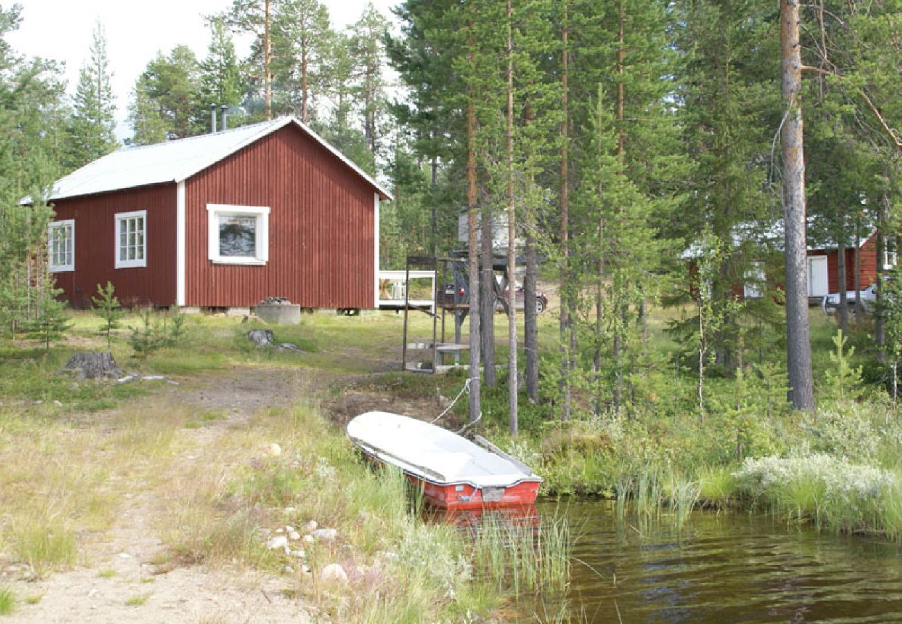 Stuga i Arvidsjaur - Stuga vid sjön i Lappland i avskilt läge