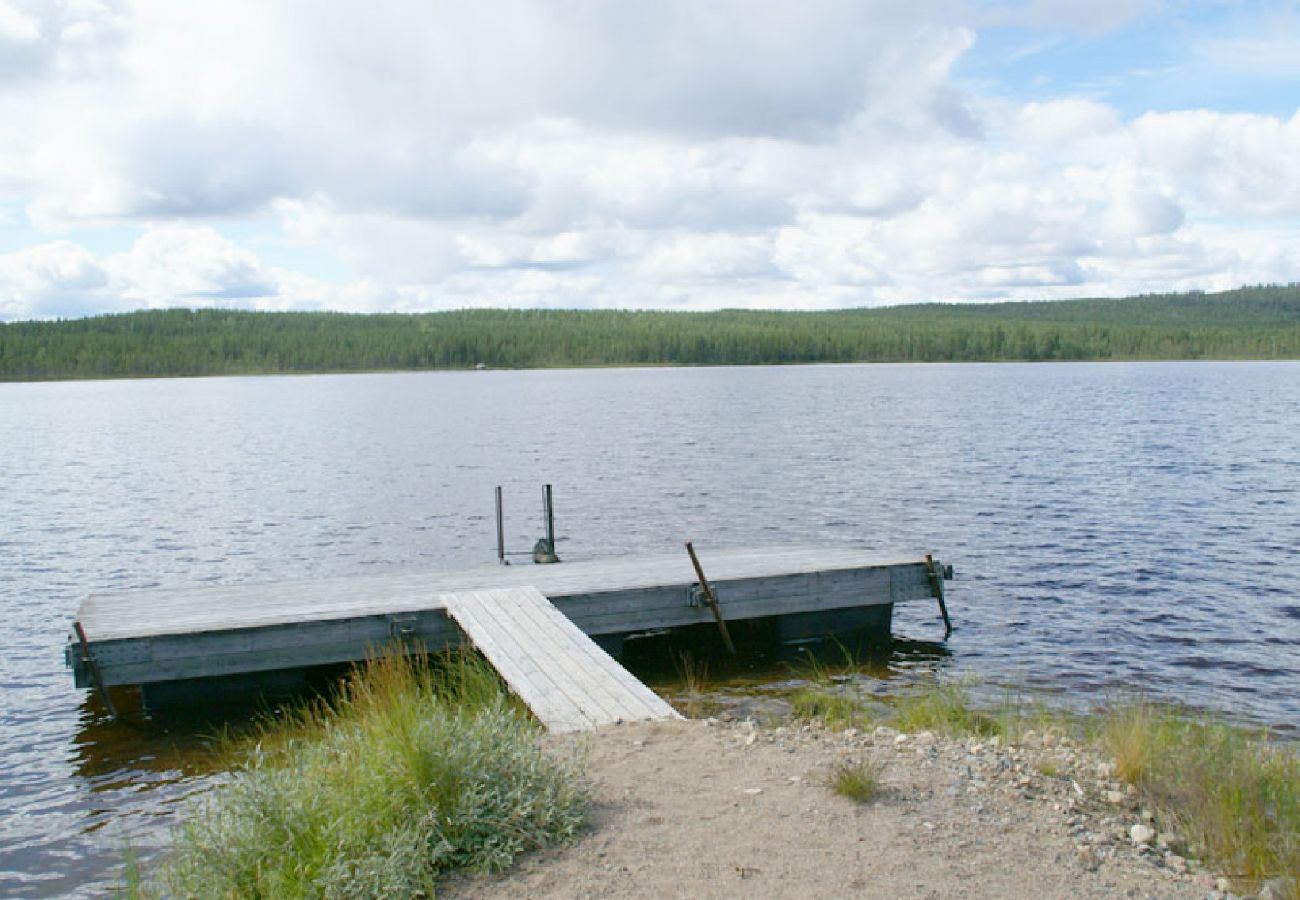 Stuga i Arvidsjaur - Stuga vid sjön i Lappland i avskilt läge