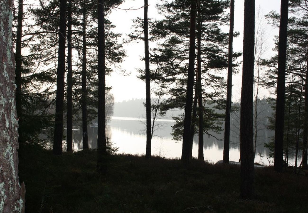 Stuga i Eksjö - Lugnt naturskönt semesterboende med sjöblick
