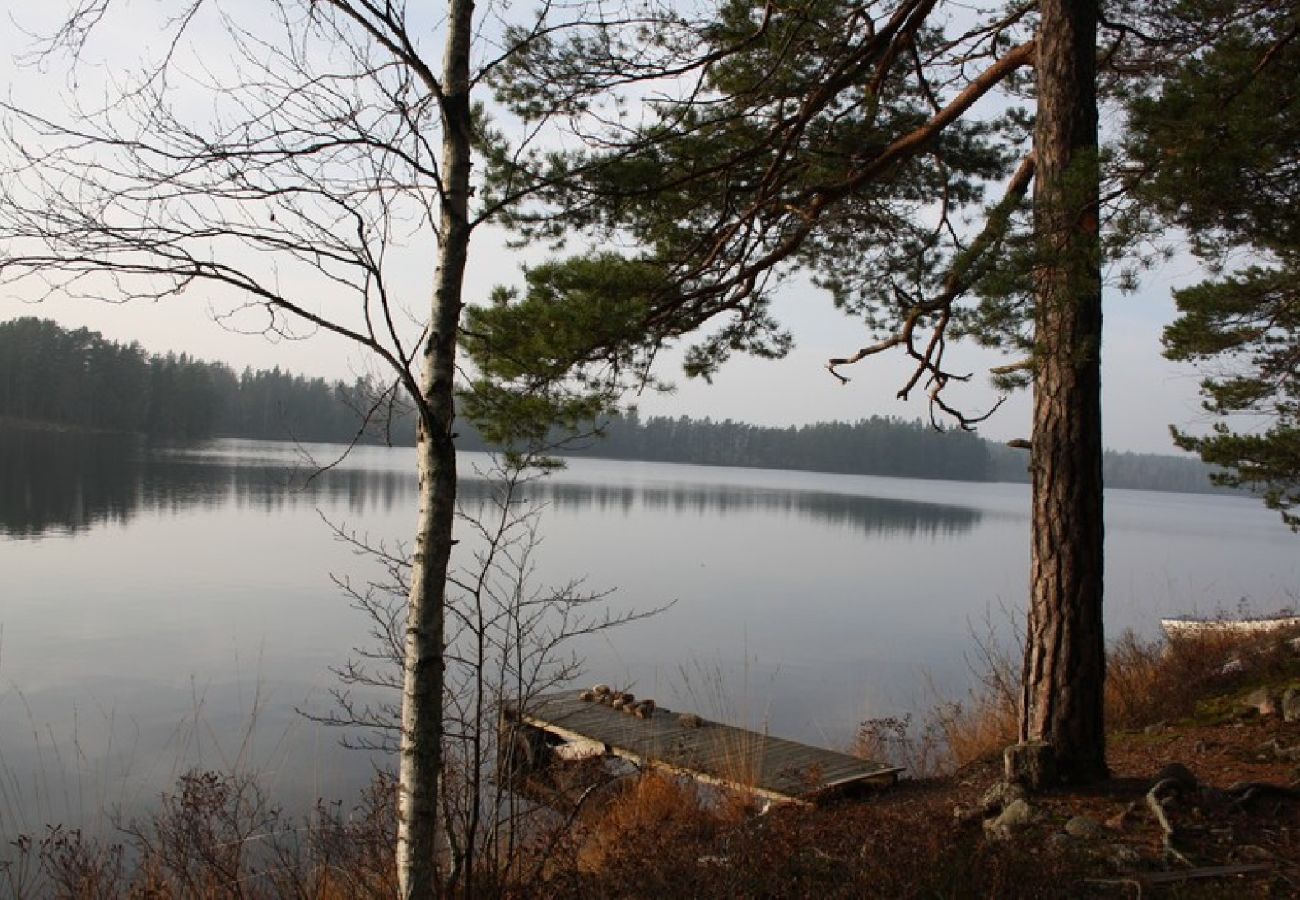 Stuga i Eksjö - Lugnt naturskönt semesterboende med sjöblick