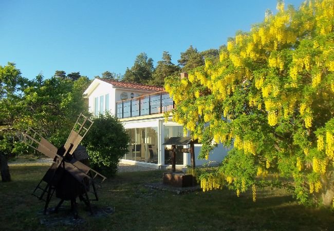 Stuga i Löttorp - Strandvilla med fantastiskt läge Stuga i Löttorp - Strandvilla med fantastiskt läge