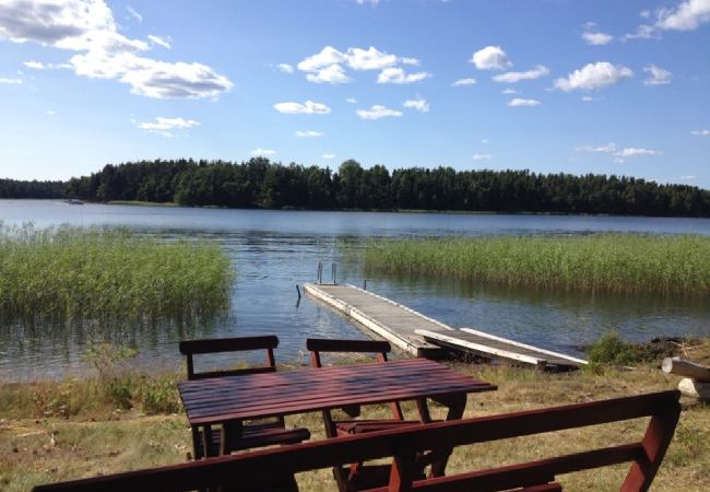 Stuga i Köpmannebro - Stuga vid stranden av Dalslands kanal