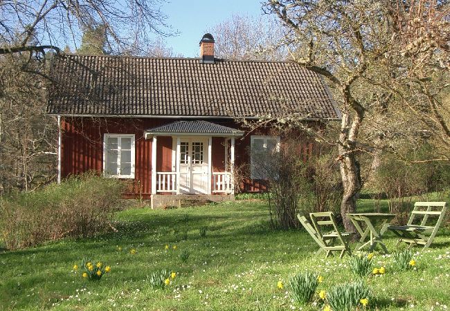 Stuga i Köpmannebro - Stuga vid stranden av Dalslands kanal