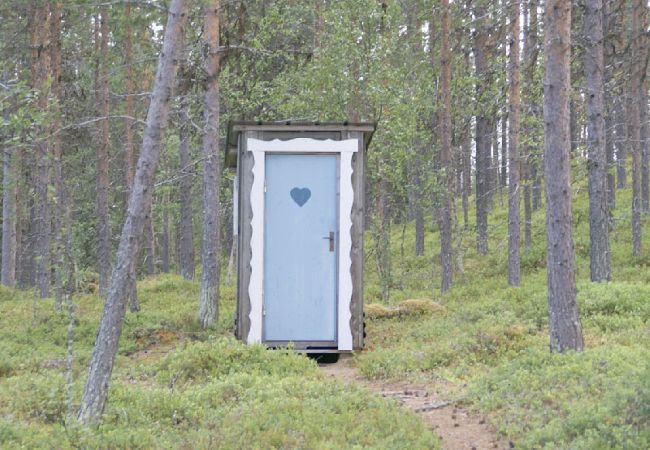 Stuga i Arvidsjaur - Semester i blåbärsskogen vid sjön med båt Stuga i Arvidsjaur - Semester i blåbärsskogen vid sjön med båt