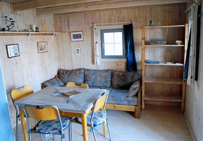 Stuga i Arvidsjaur - Semester i blåbärsskogen vid sjön med båt Stuga i Arvidsjaur - Semester i blåbärsskogen vid sjön med båt