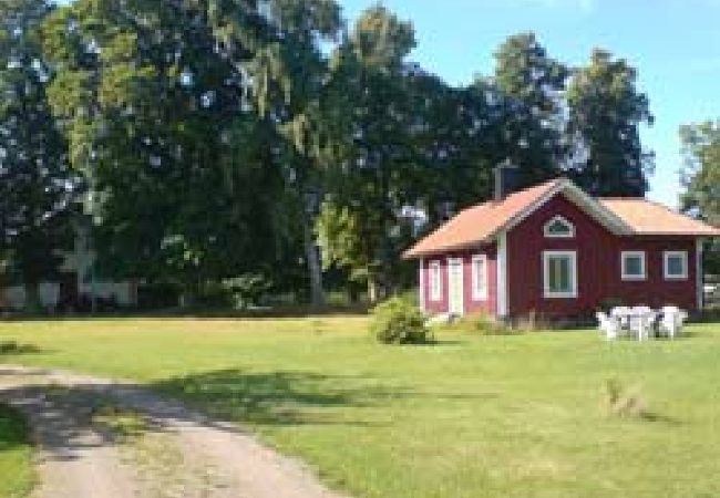 Stuga i Motala - Stuga på gård vid Vättern