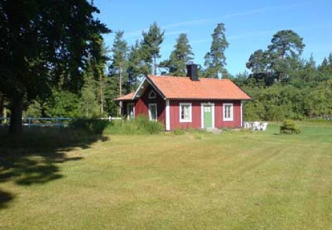 Stuga i Motala - Stuga på gård vid Vättern