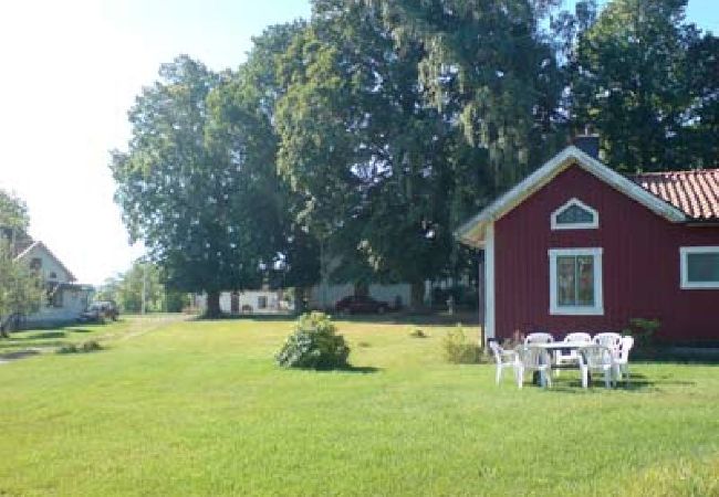 Stuga i Motala - Stuga på gård vid Vättern