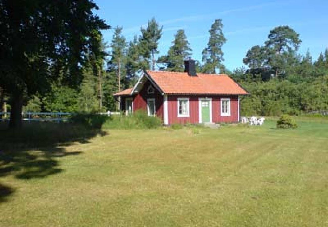 Stuga i Motala - Stuga på gård vid Vättern