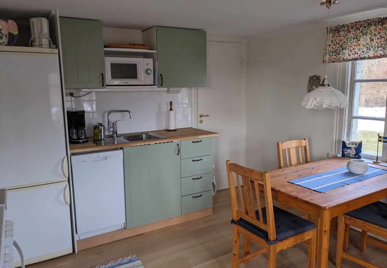 Stuga i Motala - Stuga på gård vid Vättern