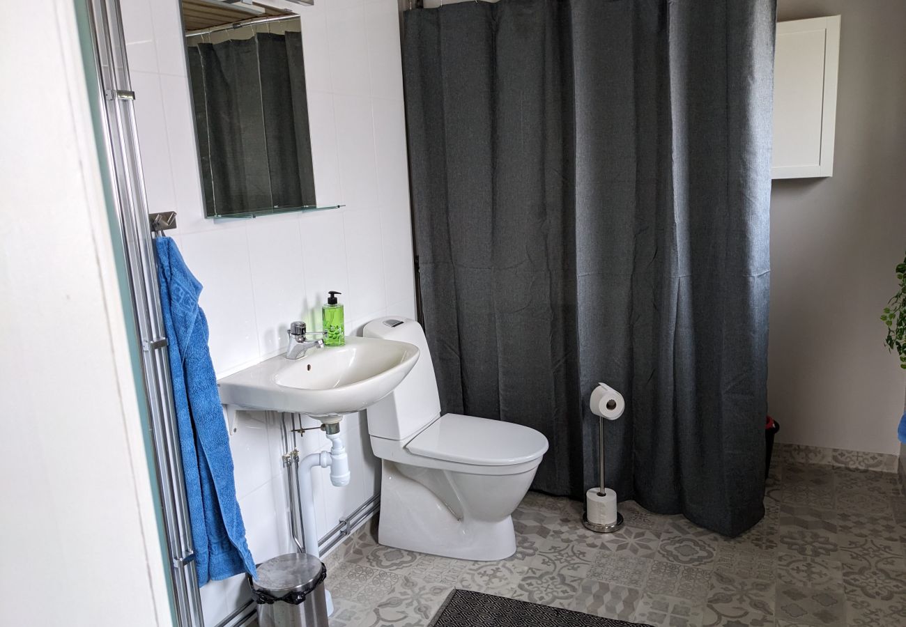 Stuga i Motala - Stuga på gård vid Vättern