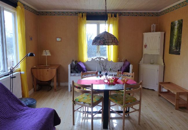 Stuga i Ruda - Mysigt fritidshus i utkanten av skogen nära Högsby Stuga i Ruda - Mysigt fritidshus i utkanten av skogen nära Högsby