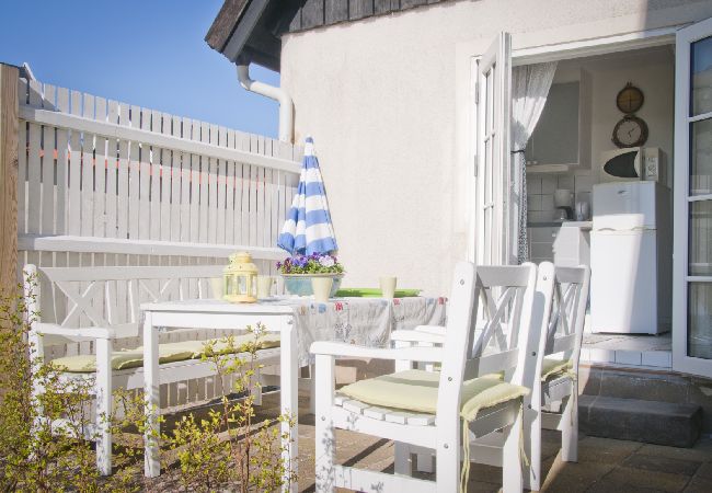 Stuga i Lerberget - Semester i en gammal fiskeby 75 meter från västkustens strand