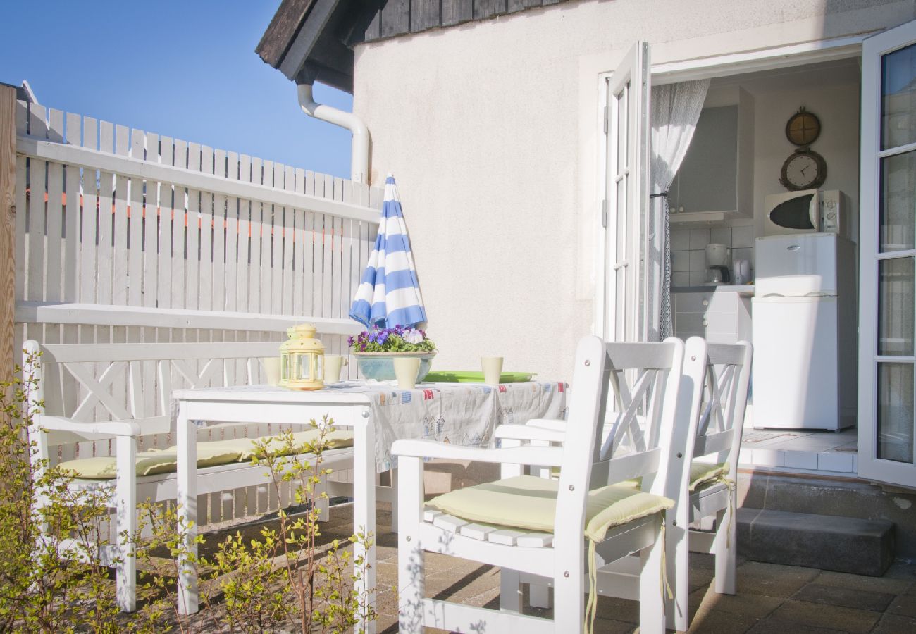 Stuga i Lerberget - Semester i en gammal fiskeby 75 meter från västkustens strand