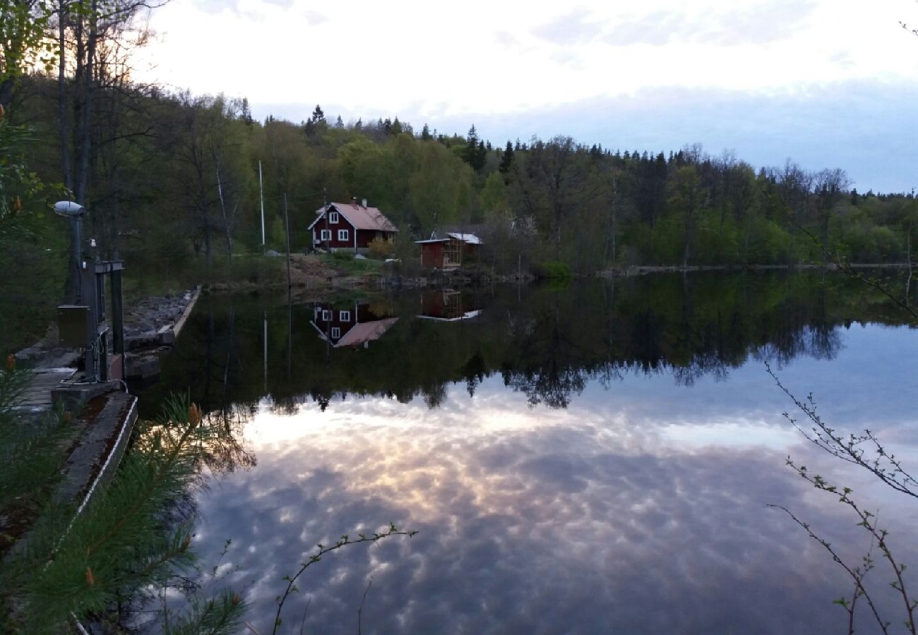 Stuga i Tving - Naturparadis vid en liten sjö i södra Sverige