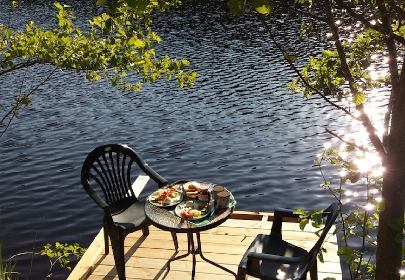 Stuga i Tving - Naturparadis vid en liten sjö i södra Sverige