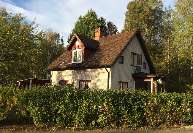 Stuga i Rosenfors - Semesterhus i småländska Rosenfors