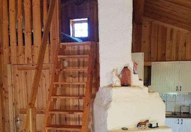Stuga i Horn - Fin timmerstuga nära sjön med möjlighet till motorbåtuthyrning Stuga i Horn - Fin timmerstuga nära sjön med möjlighet till motorbåtuthyrning