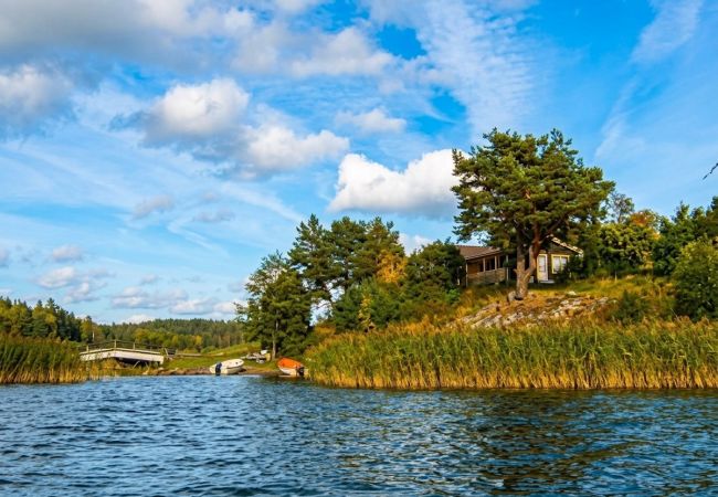 Stuga i Vikbolandet - Stuga med fantastiskt läge vid havet