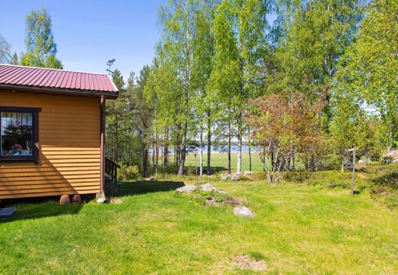 Stuga i Kristinehamn - Stuga med sjöutsikt över sjön Kväggen