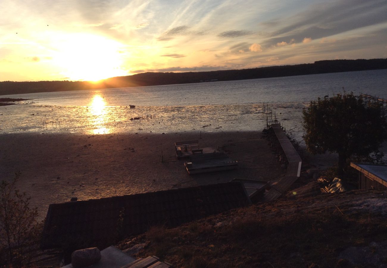 Stuga i Lysekil - Semester vid vattnet i en vacker vik vid Gullmarsfjorden