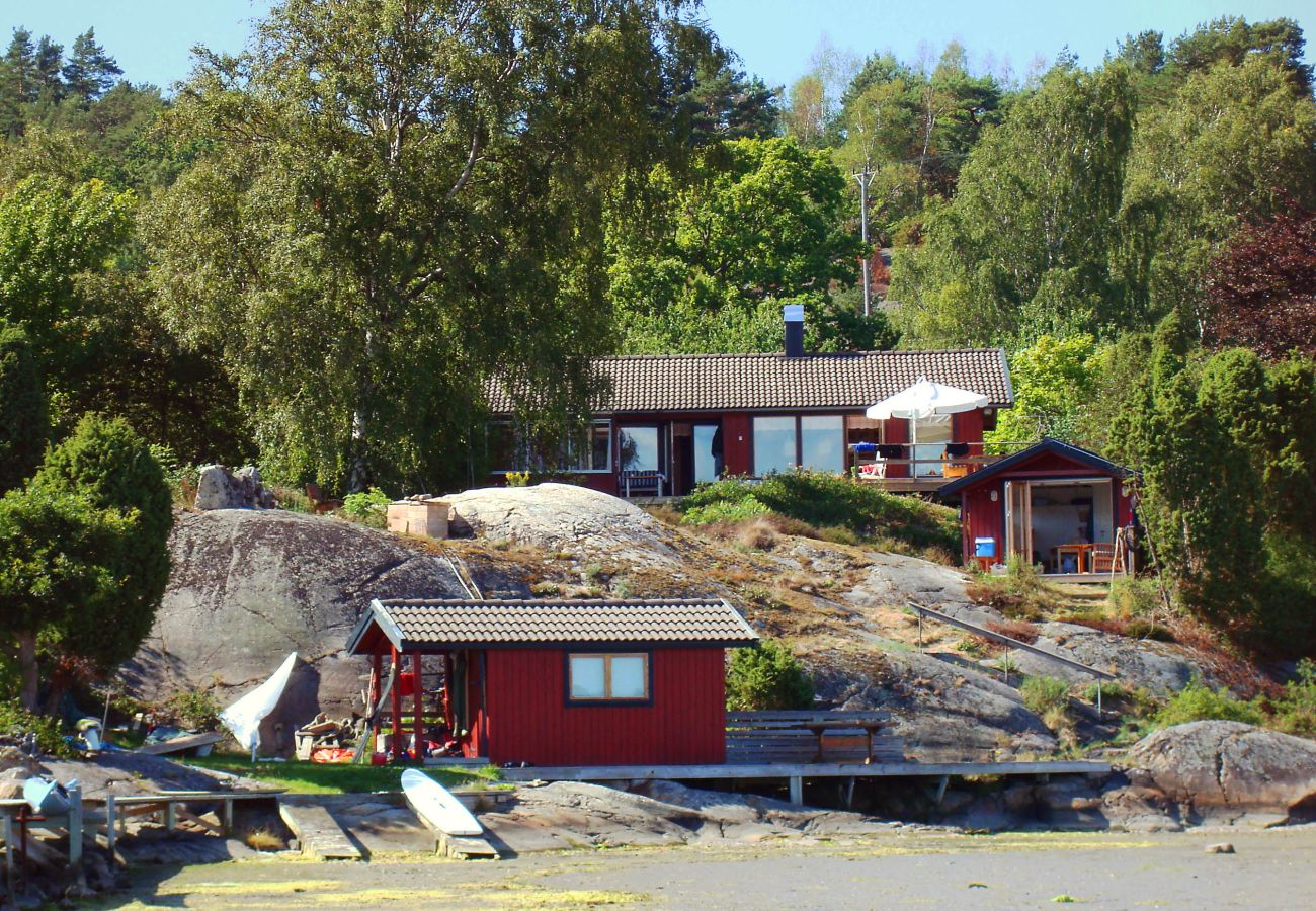 Stuga i Lysekil - Semester vid vattnet i en vacker vik vid Gullmarsfjorden