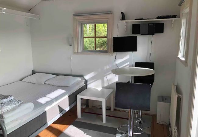 Stuga i Solna - Mini fritidshus mitt i Stockholm i sjöläge