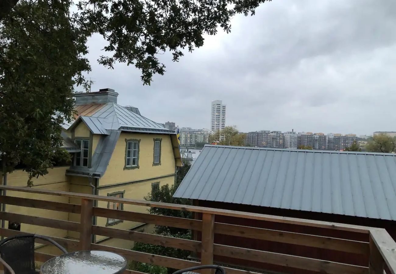 Stuga i Solna - Mini fritidshus mitt i Stockholm i sjöläge