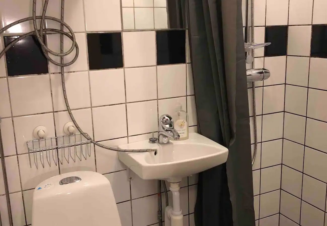 Stuga i Solna - Mini fritidshus mitt i Stockholm i sjöläge