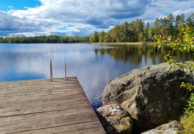 Stuga i Hallaryd - Stugidyll vid Örsjön med Wifi