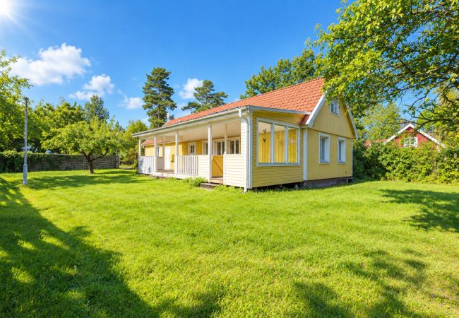 Stuga i Ålem - Semester vid havet med massor av utrymme och solterrass