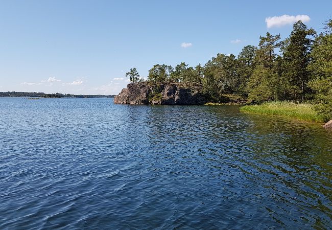 Stuga i Figeholm - Semesterhus i sommaridyll bara 400 meter från Östersjön