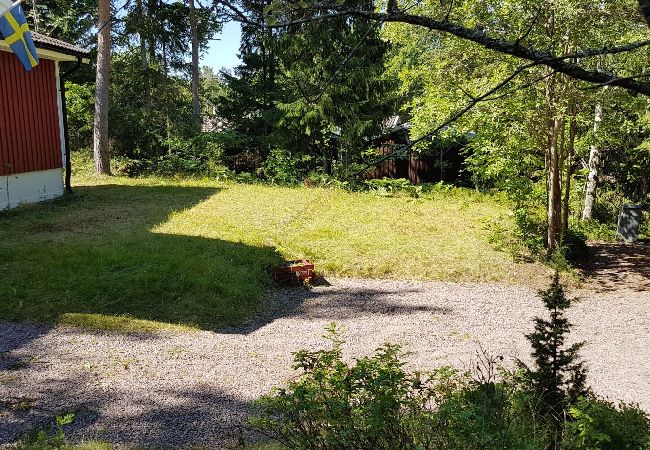 Stuga i Figeholm - Semesterhus i sommaridyll bara 400 meter från Östersjön