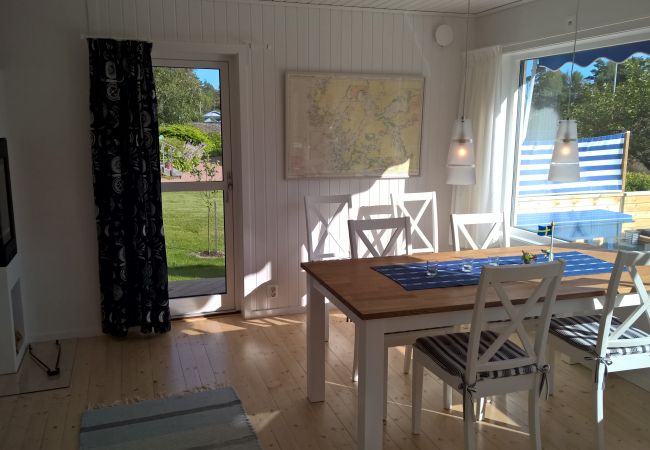 Stuga i Uddevalla - Högklassigt skärgårdshus vid havet i söderläge på Västkusten Stuga i Uddevalla - Högklassigt skärgårdshus vid havet i söderläge på Västkusten