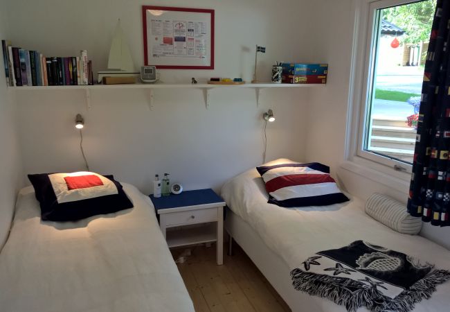 Stuga i Uddevalla - Högklassigt skärgårdshus vid havet i söderläge på Västkusten Stuga i Uddevalla - Högklassigt skärgårdshus vid havet i söderläge på Västkusten