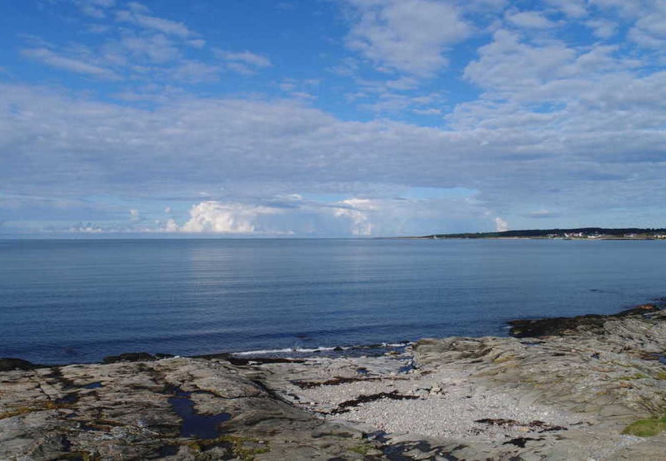 Stuga i Åsa - Stort fritidshus 400 meter från havet