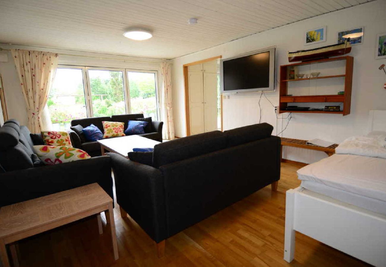 Stuga i Åsa - Stort fritidshus 400 meter från havet