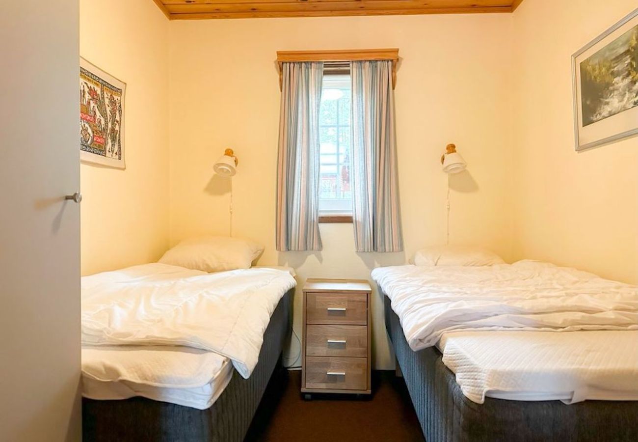 Stuga i Sälen - Mysig skidstuga på Hundsfjället med 3 sovrum, bastu, kamin och internet