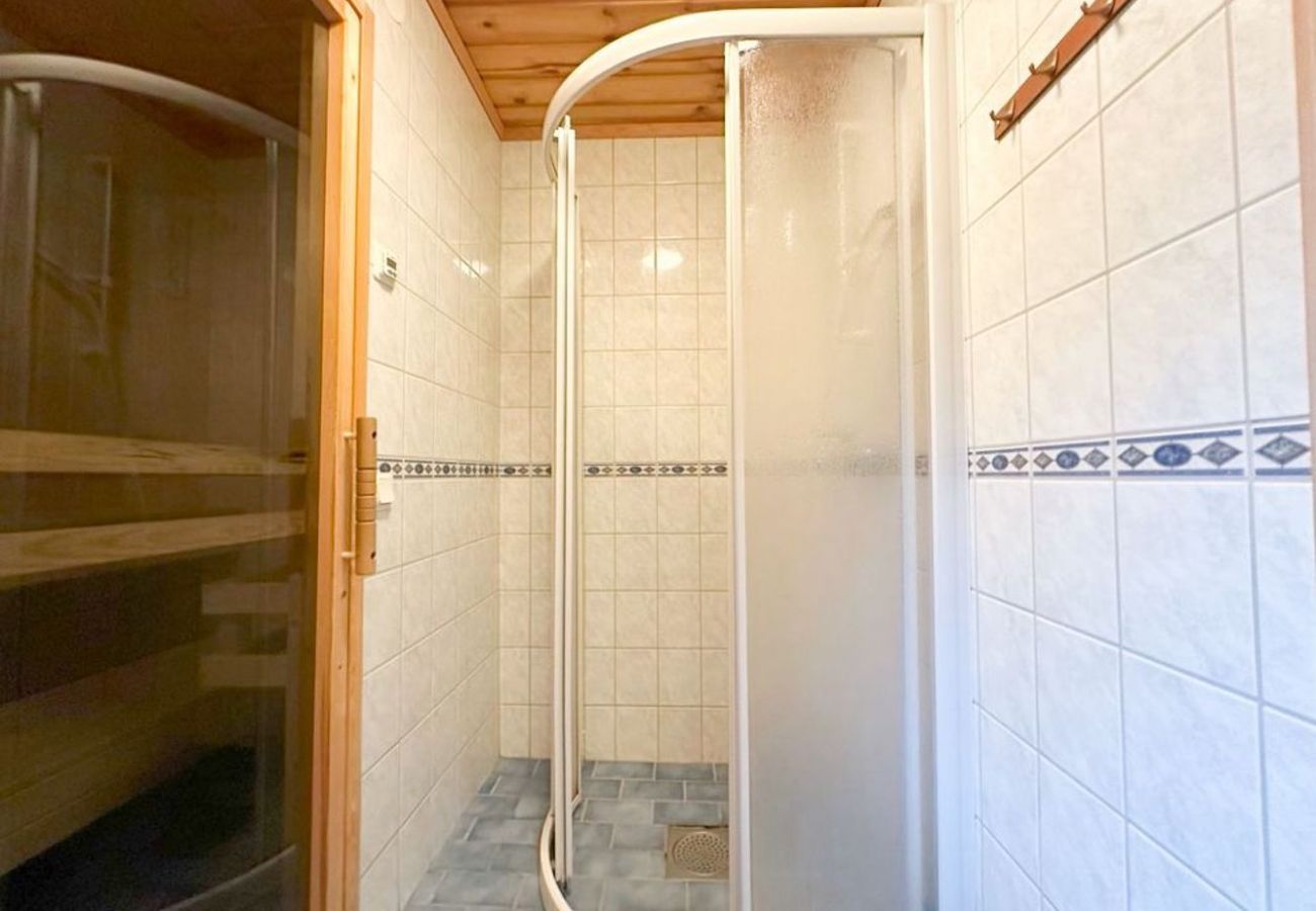Stuga i Sälen - Mysig skidstuga på Hundsfjället med 3 sovrum, bastu, kamin och internet