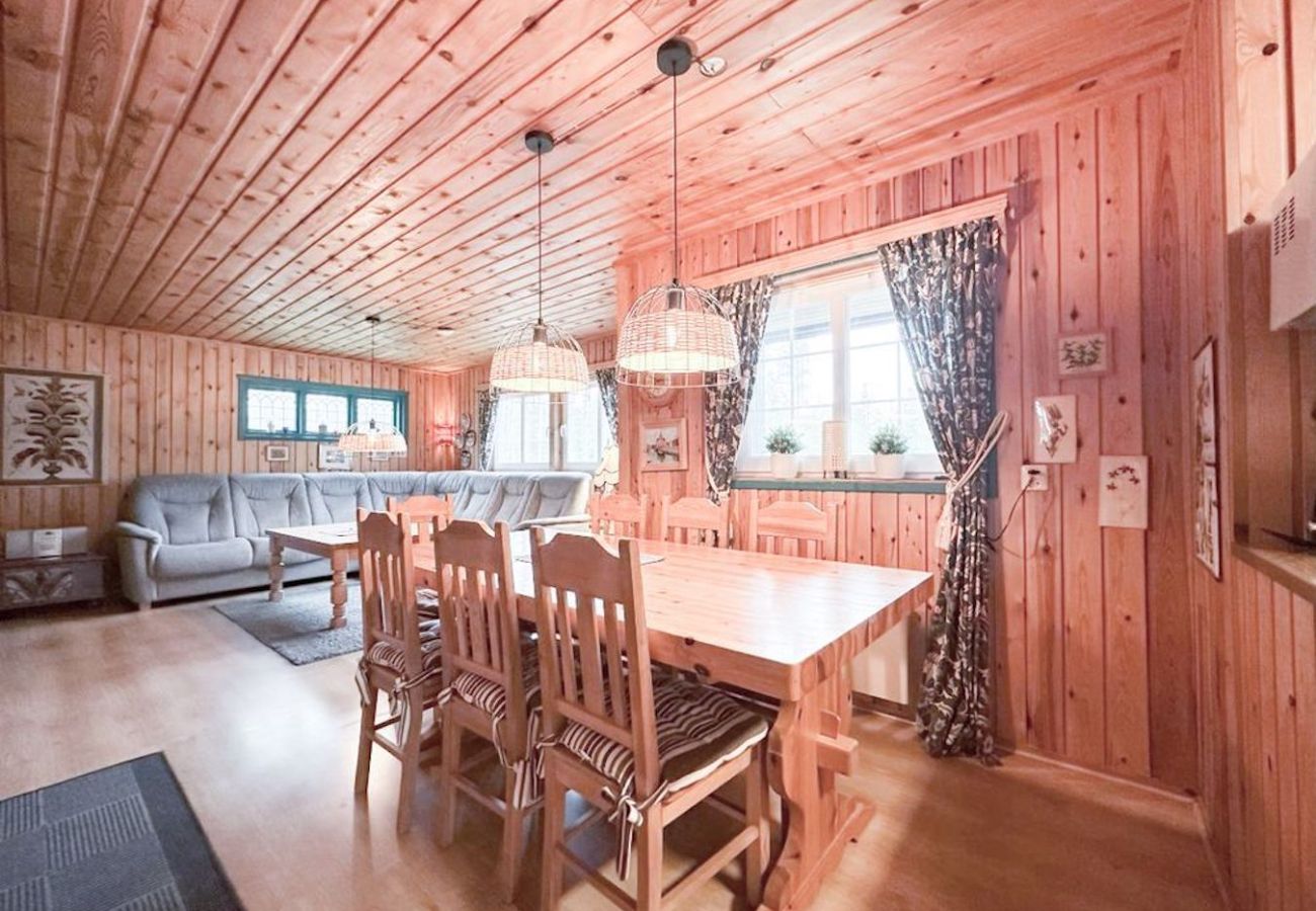 Stuga i Sälen - Mysig skidstuga på Hundsfjället med 3 sovrum, bastu, kamin och internet