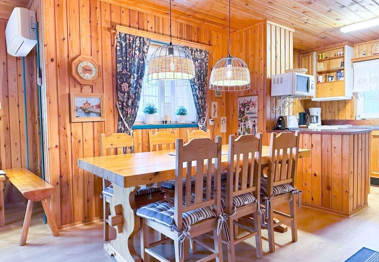Stuga i Sälen - Mysig skidstuga på Hundsfjället med 3 sovrum, bastu, kamin och internet