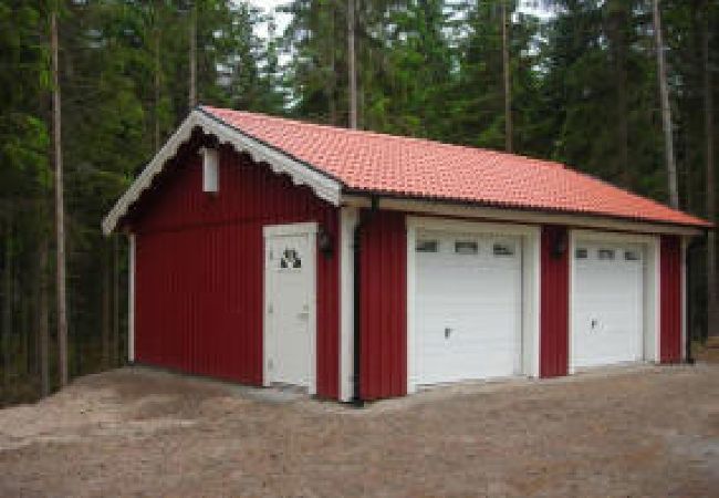 Stuga i Bjärnum - 2 stugor med bastu och bubbelpool direkt vid sjön Stuga i Bjärnum - 2 stugor med bastu och bubbelpool direkt vid sjön